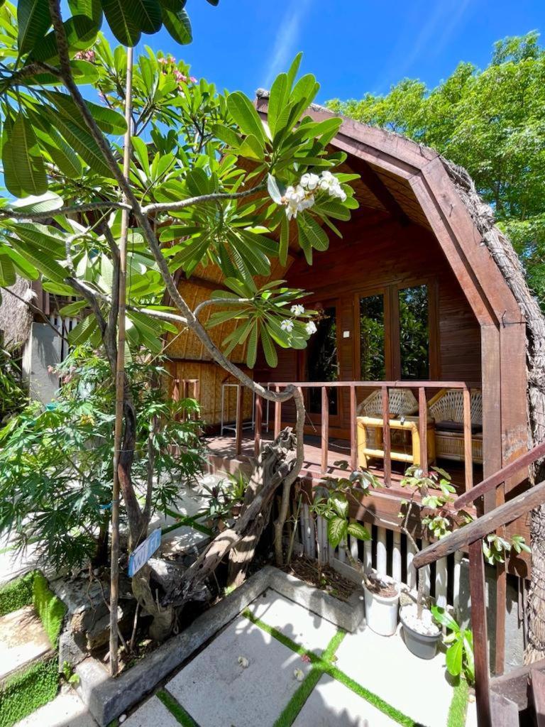 The Golden Ave Bungalow Gili Trawangan Exterior foto
